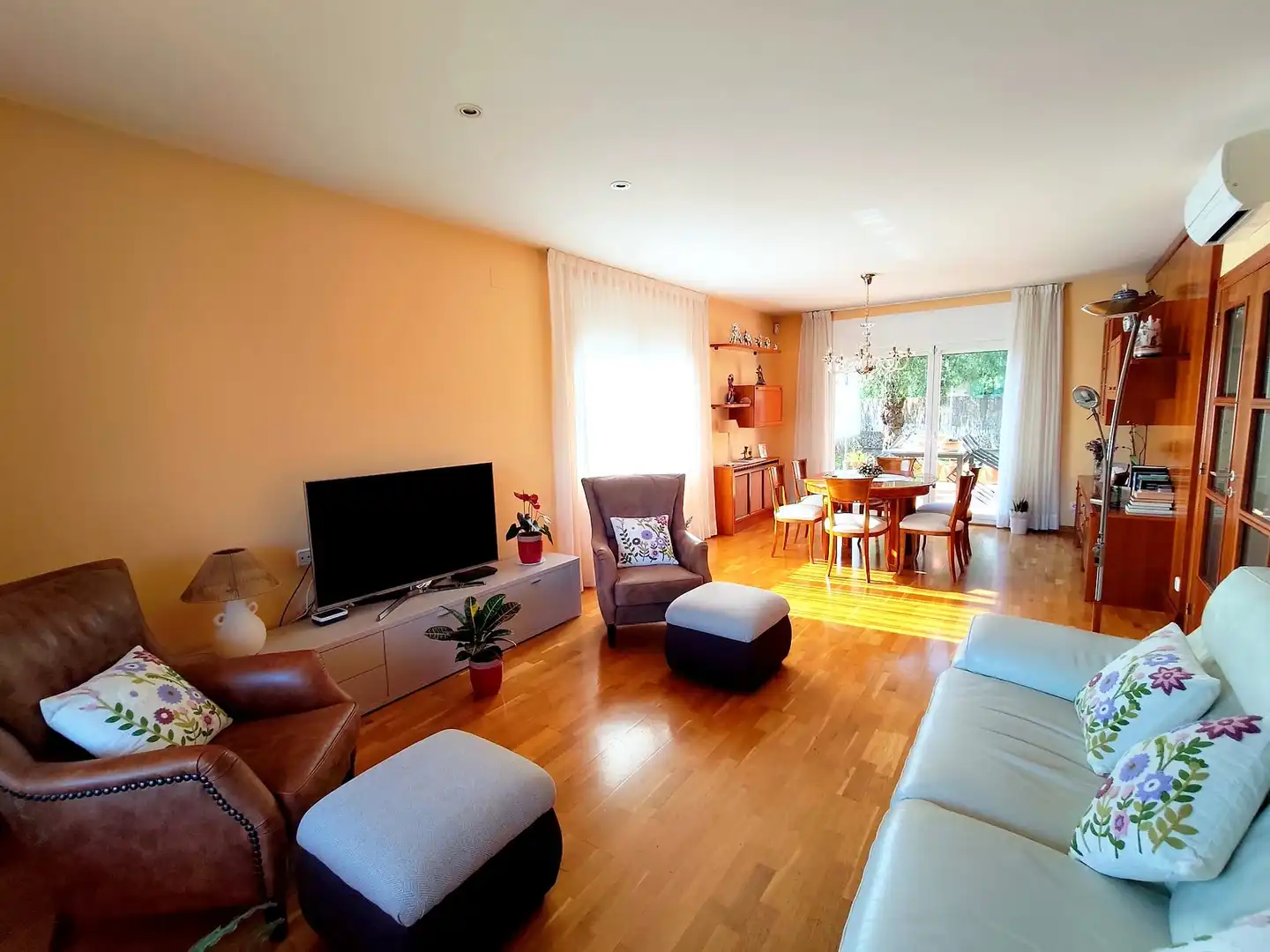 Sala d'estar de Casa o xalet en venda en La Palma de Cervelló amb Aire condicionat, Calefacció i Terrassa