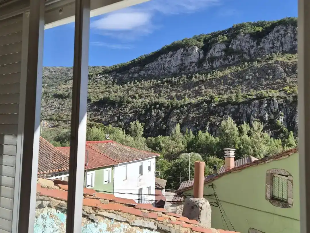 Vista exterior de Pis en venda en La Pola de Gordón 