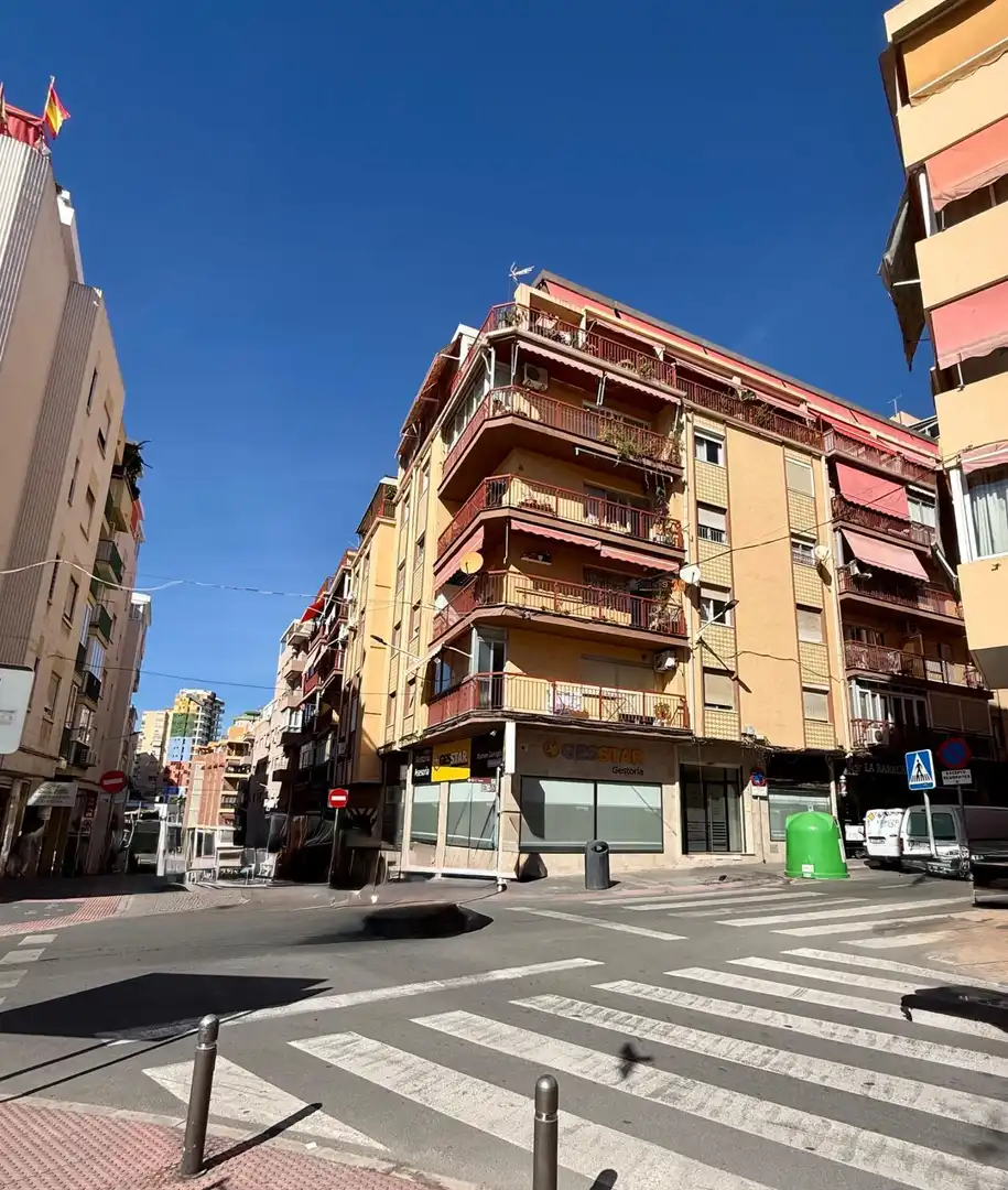 Vista exterior de Piso en venta en Benidorm con Aire acondicionado, Calefacción y Terraza