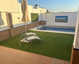 Piscina de Casa adosada en venda en Mairena del Aljarafe amb Aire condicionat, Terrassa i Piscina