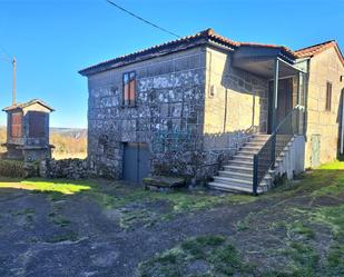 Vista exterior de Casa o xalet en venda en Nogueira de Ramuín amb Jardí privat i Moblat