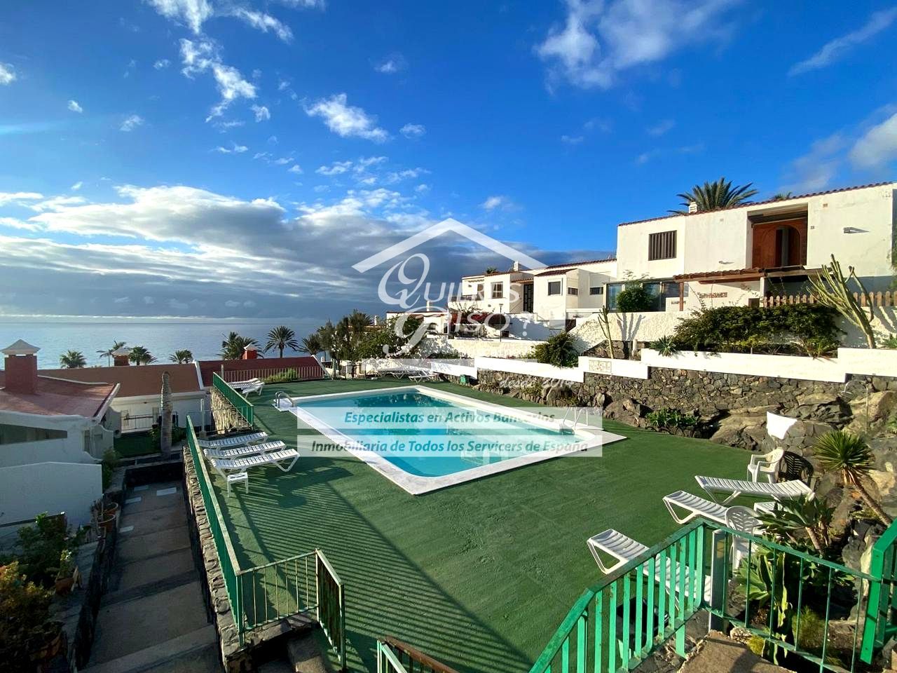 Vista exterior de Casa o xalet de lloguer en San Bartolomé de Tirajana amb Aire condicionat, Terrassa i Piscina comunitària