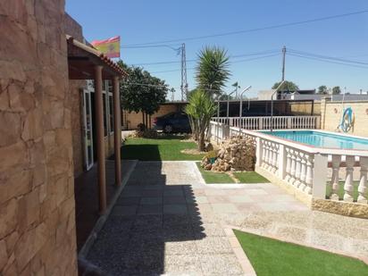 Terrace of House or chalet for sale in Utrera  with Air Conditioner, Storage room and Swimming Pool