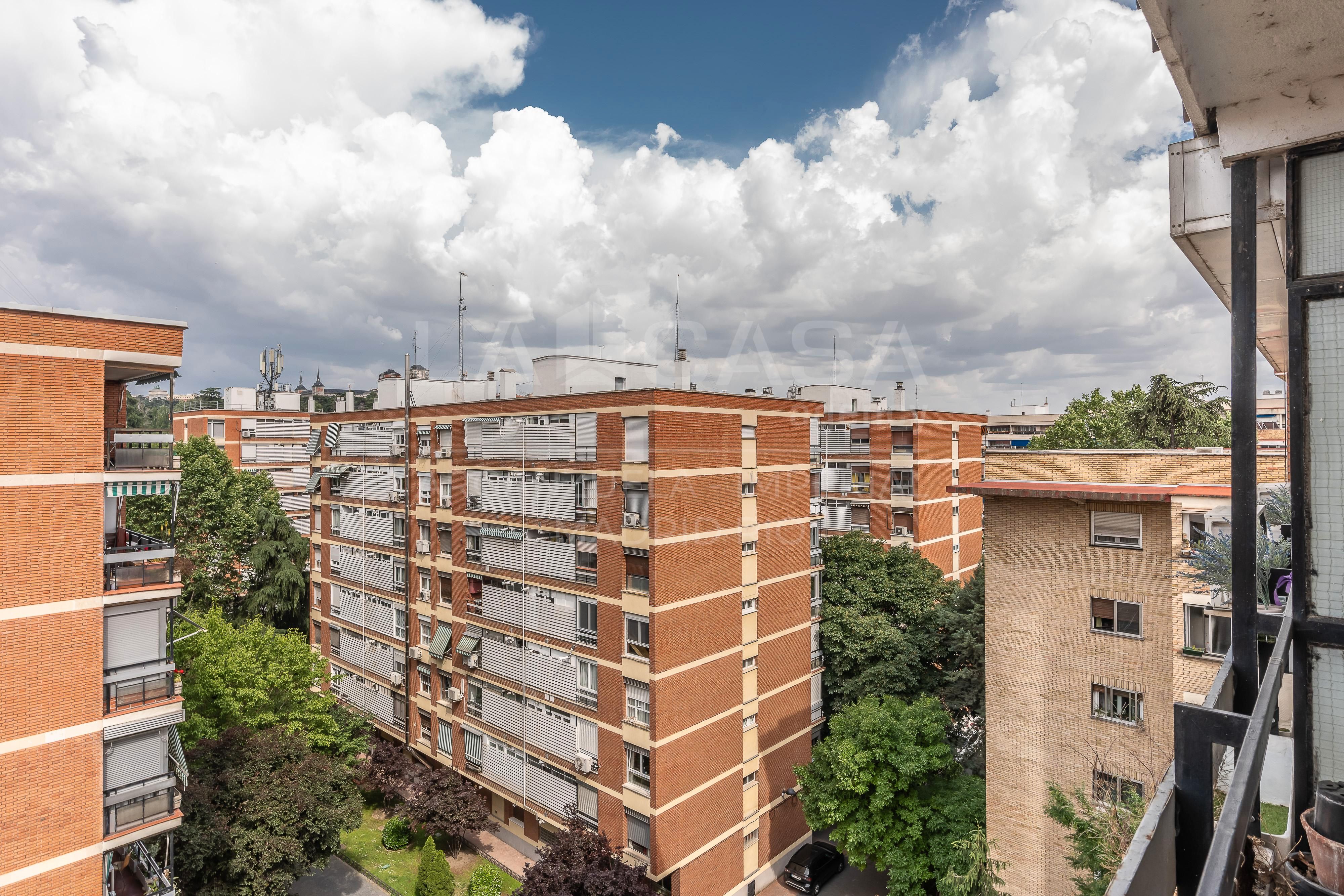 Vista exterior de Pis en venda en  Madrid Capital amb Calefacció i Terrassa