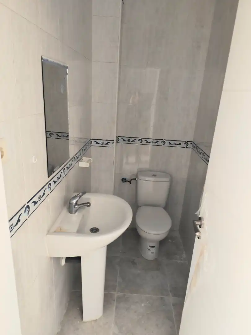 Bany de Casa adosada en venda en Móstoles amb Aire condicionat, Calefacció i Jardí privat