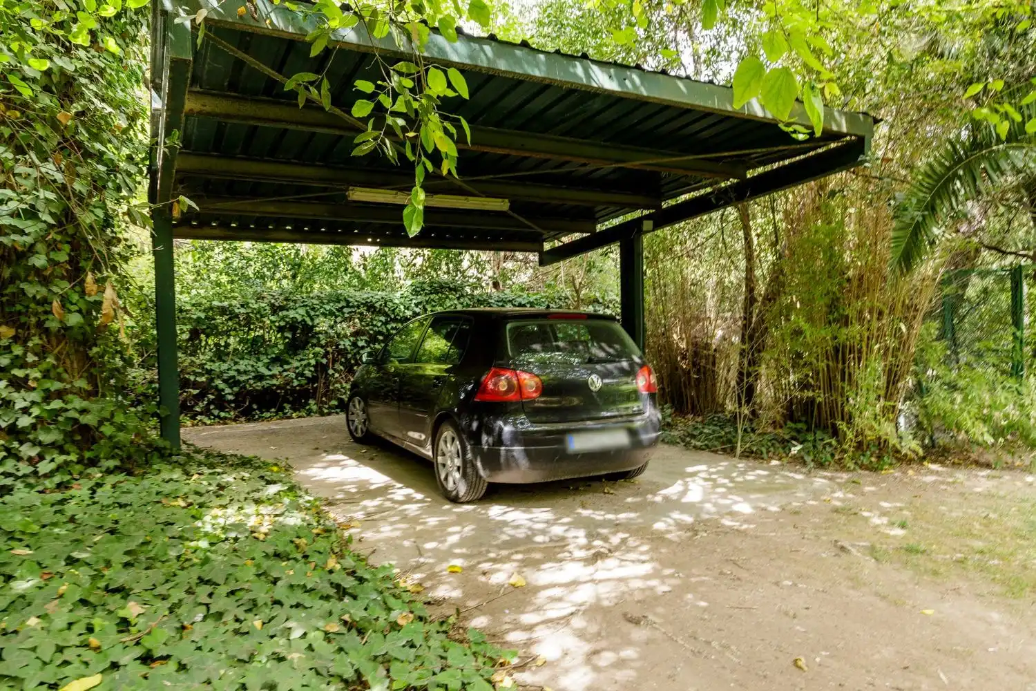 Aparcament de Casa o xalet en venda en Zaragoza amb Aire condicionat, Calefacció i Jardí privat