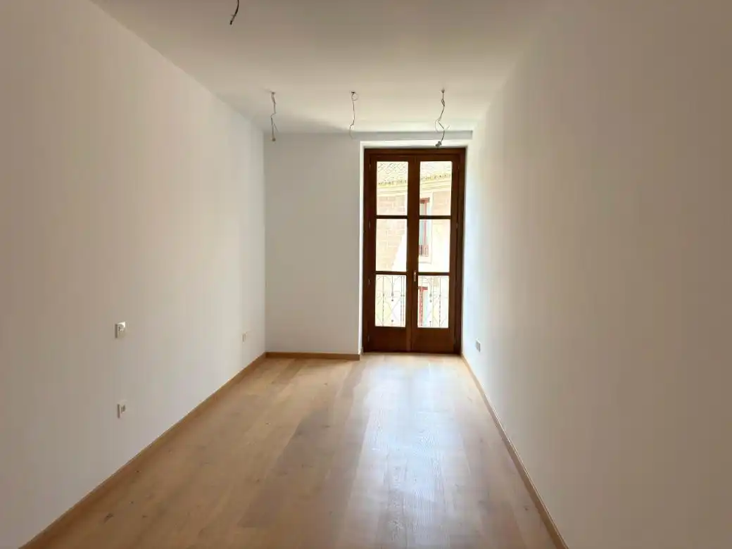 Wohnung zum Verkauf in Zaragoza mit Klimaanlage, Heizung und Ofen