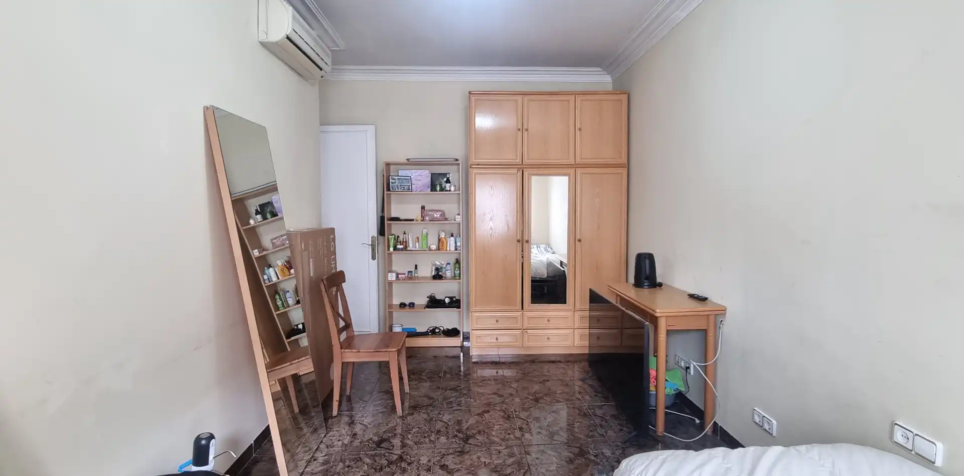 Schlafzimmer von Haus oder Chalet zum Verkauf in Badalona mit Klimaanlage, Heizung und Terrasse