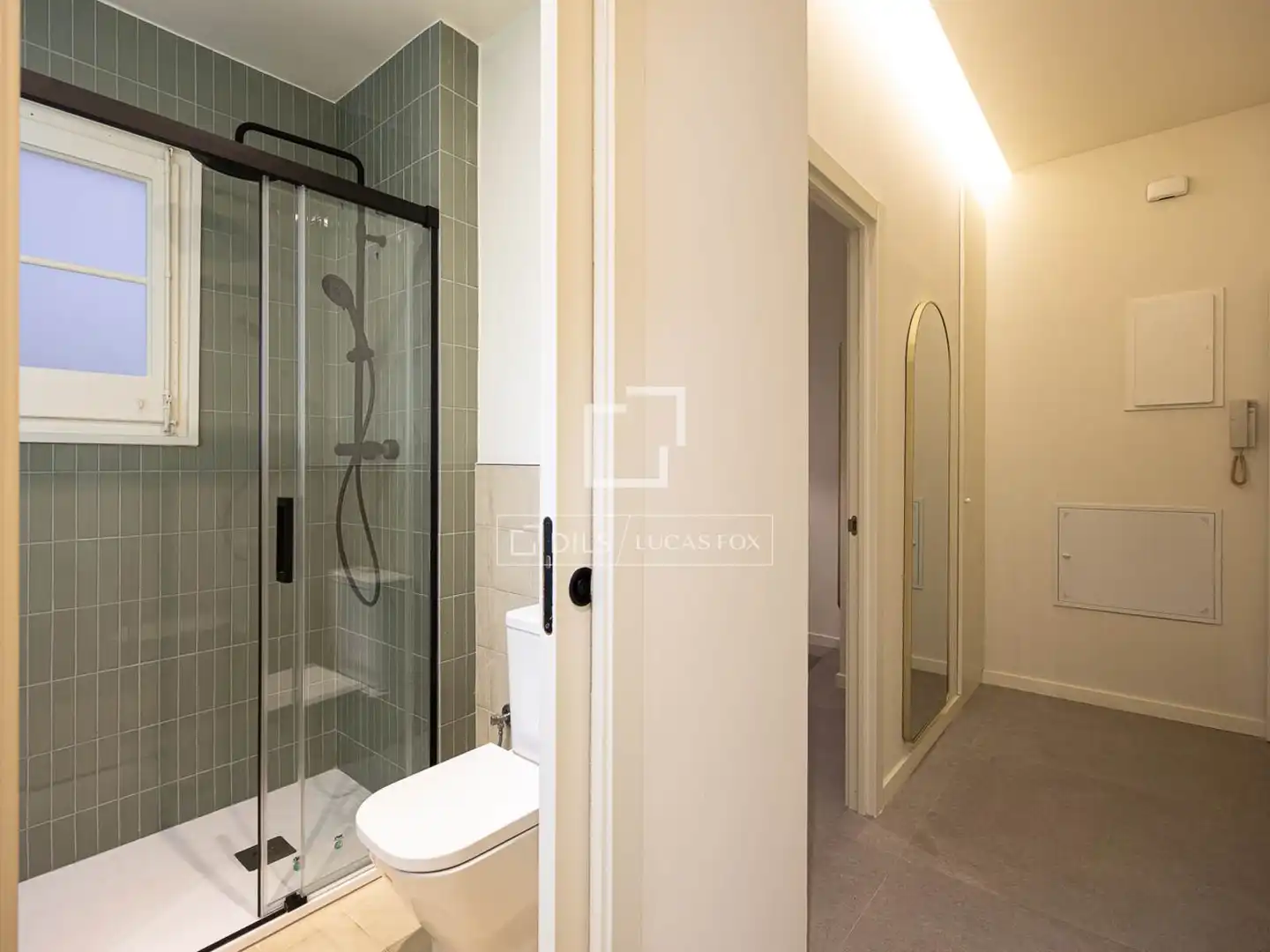 Baño de Piso en venta en Barcelona con Aire acondicionado, Terraza y Amueblado
