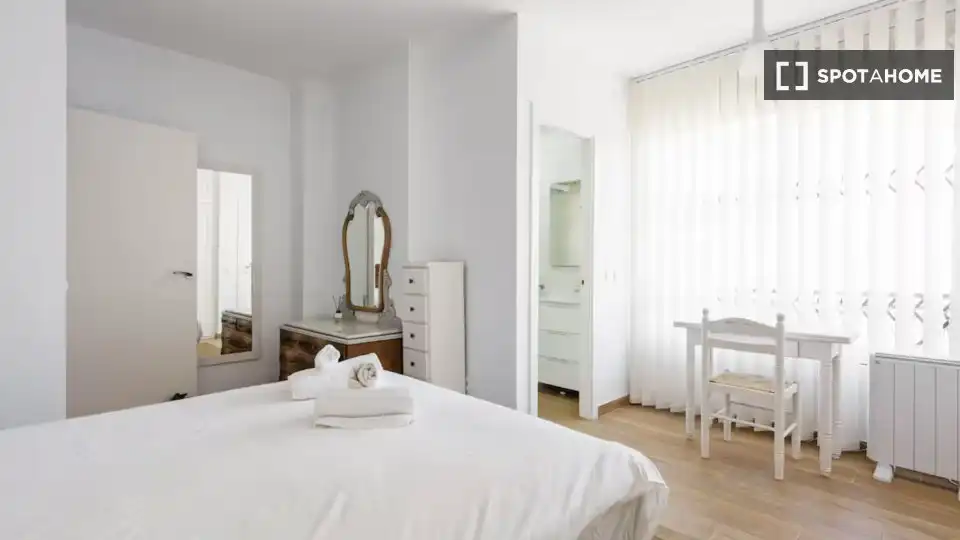 Bedroom of Apartments for share in Málaga  with Air Conditioner, Terrace and Furnished