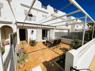 Maisonette mit Pool zum Verkauf in Las Marinas - Pueblo Laguna