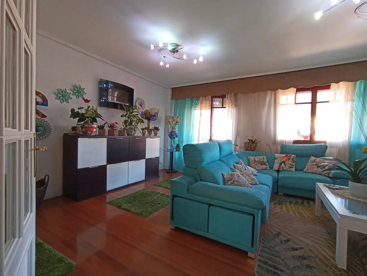 Sala de estar de Casa o chalet en venta en Castro-Urdiales con Calefacción, Jardín privado y Parquet