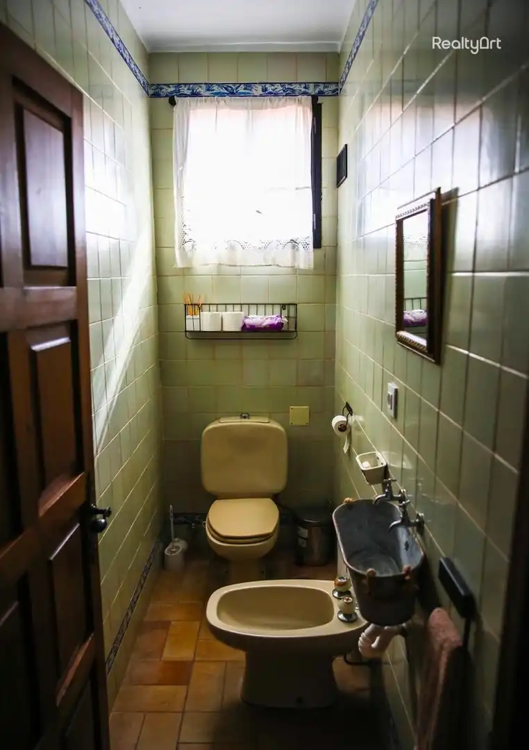 Bany de Casa o xalet en venda en El Castillo de las Guardas amb Aire condicionat, Calefacció i Jardí privat