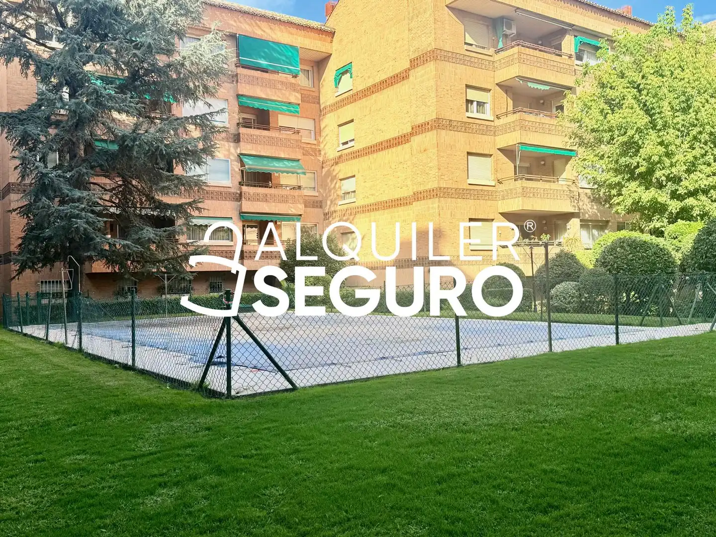 Parking de Piso de alquiler en Madrid con Aire acondicionado, Calefacción y Piscina