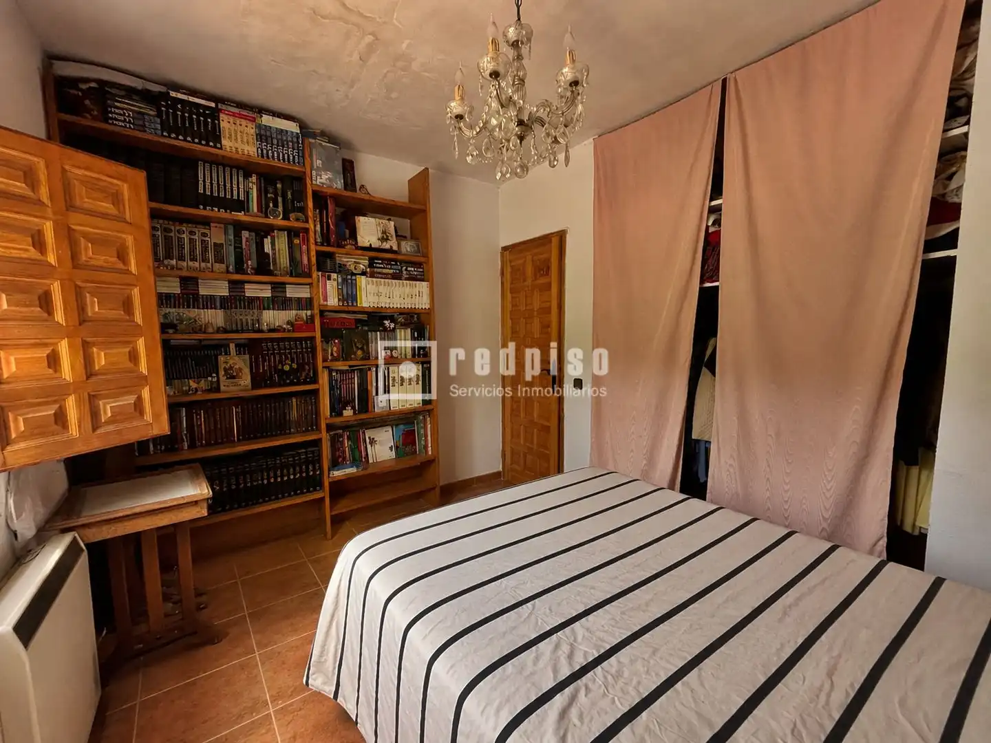 Dormitori de Casa o xalet en venda en Hontoba amb Calefacció, Jardí privat i Traster