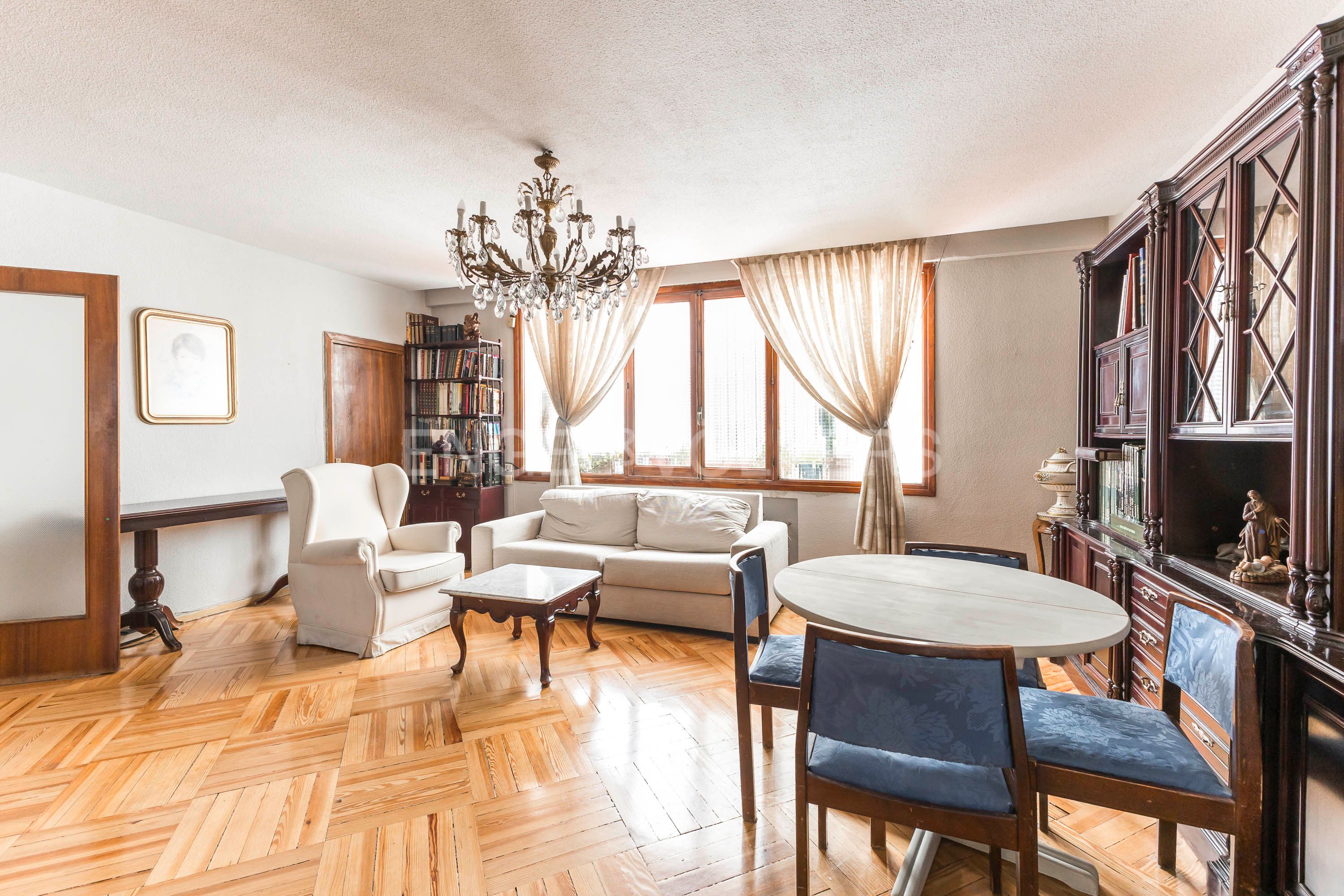 Living room of Apartment for sale in  Madrid Capital  with Heating, Parquet flooring and Storage room