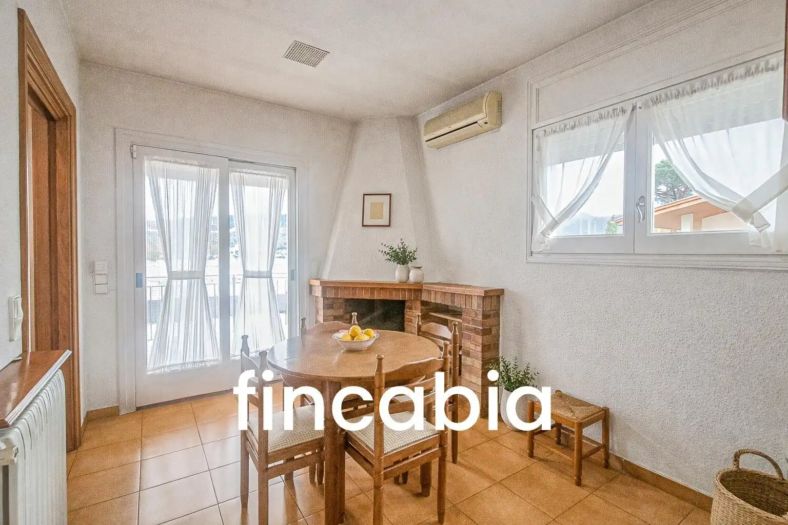 Sala d'estar de Casa o xalet en venda en Santa Coloma de Farners amb Aire condicionat, Calefacció i Jardí privat