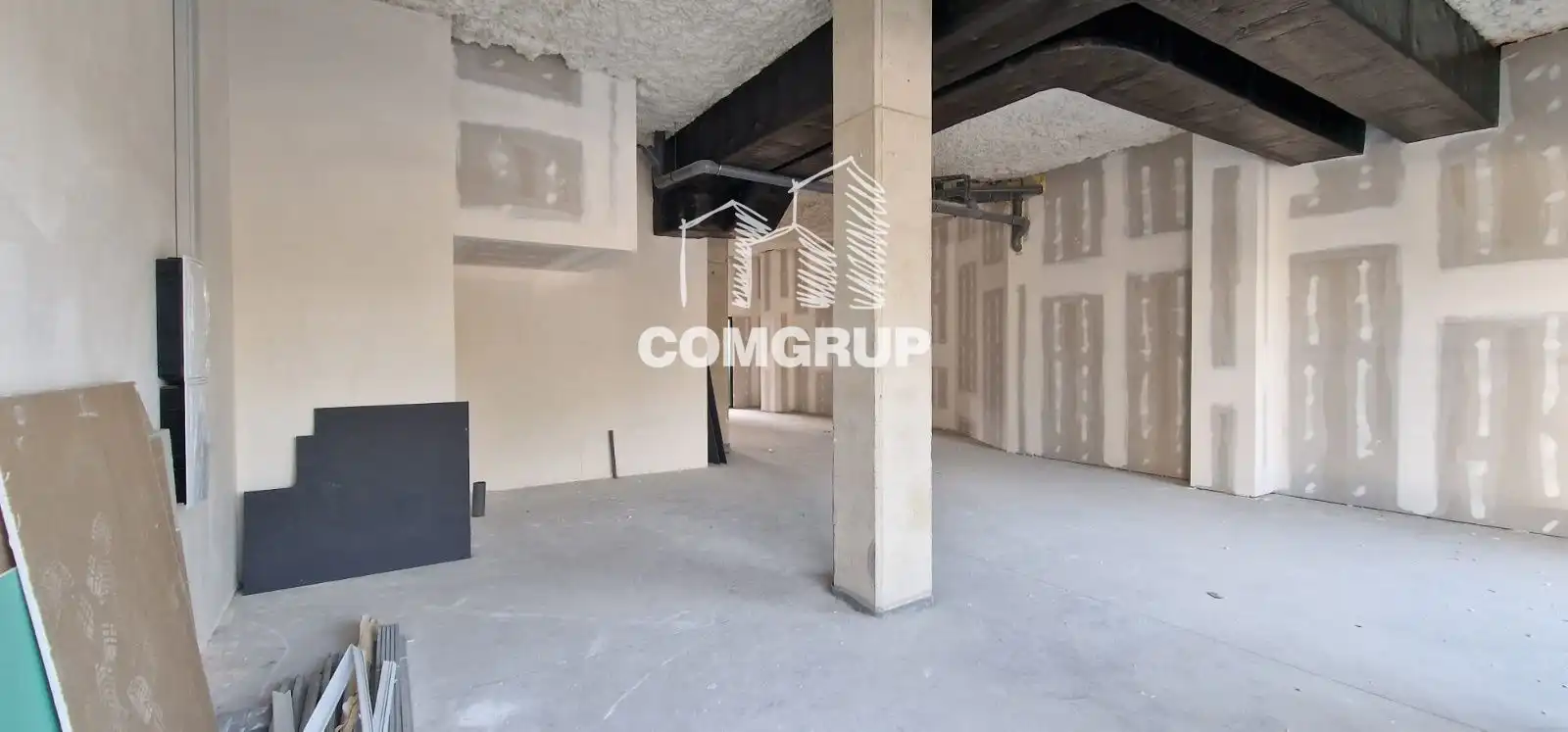 Commercial properties for sale in CLARA CAMPOAMOR, Llevant