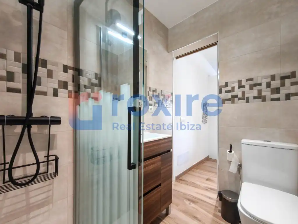Badezimmer von Maisonette zur Miete in Sant Josep de sa Talaia mit Klimaanlage, Terrasse und Möbliert