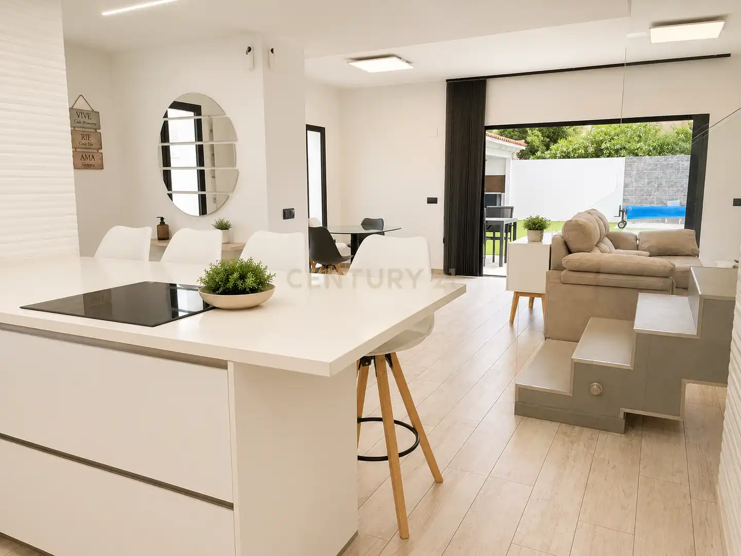 Sala d'estar de Casa o xalet en venda en Málaga amb Aire condicionat, Jardí privat i Traster