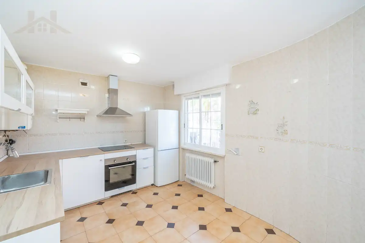 Cuina de Casa adosada en venda en Galapagar amb Calefacció, Jardí privat i Parquet