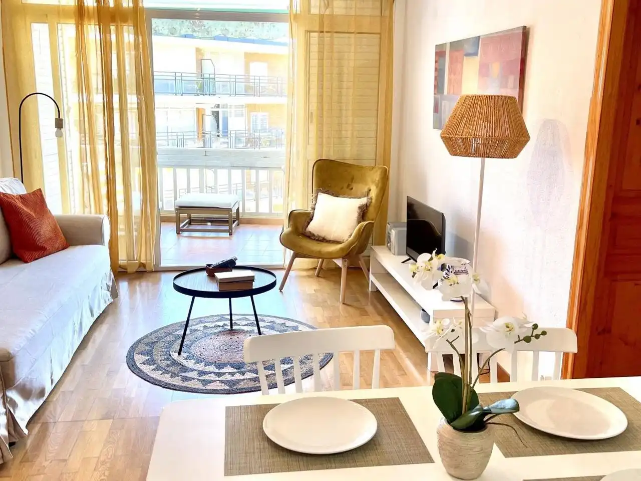 Sala de estar de Piso en venta en Salou con Terraza, Amueblado y Piscina comunitaria