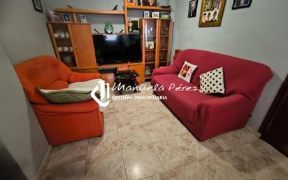 Sala d'estar de Casa o xalet en venda en Cáceres Capital amb Aire condicionat i Traster