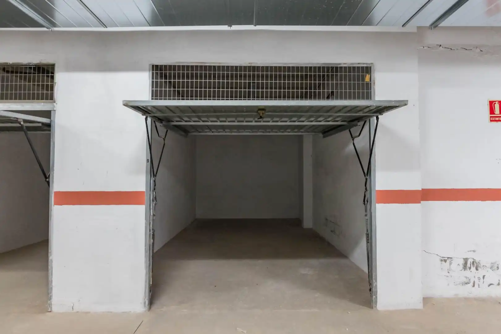 Parking of Ground floor for sale in Fortuna  with Air Conditioner, Heating and Terrace