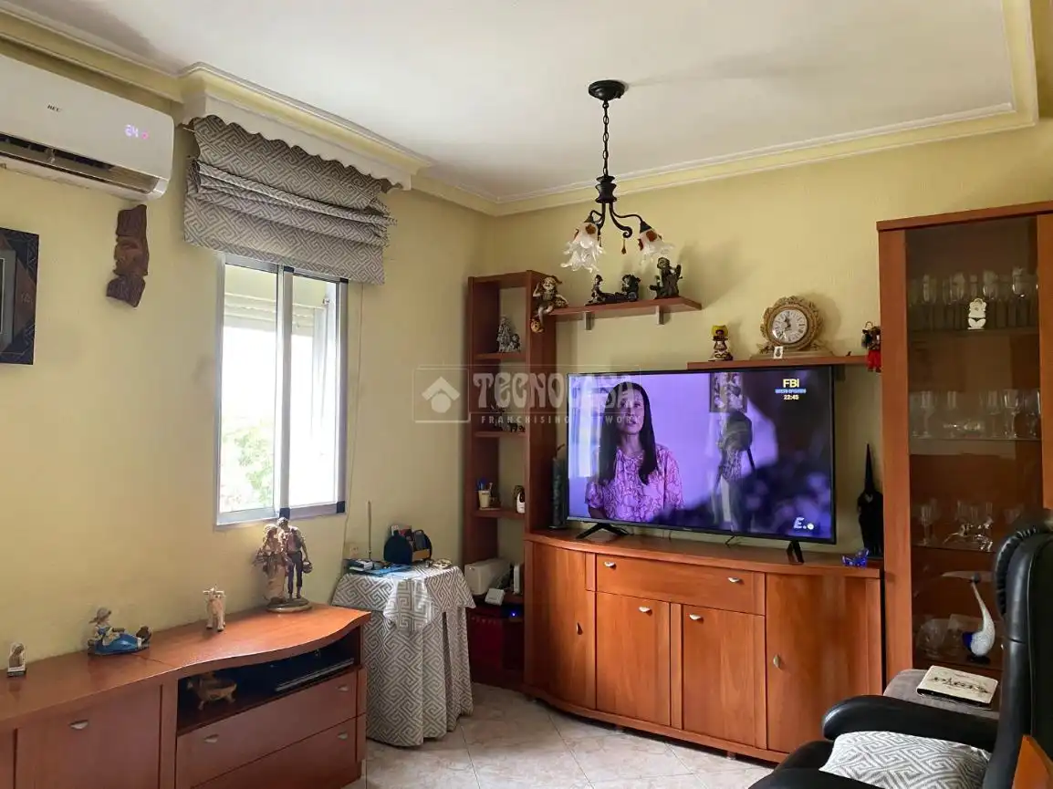 Living room of Flat for sale in Sevilla  with Air Conditioner and Balcony