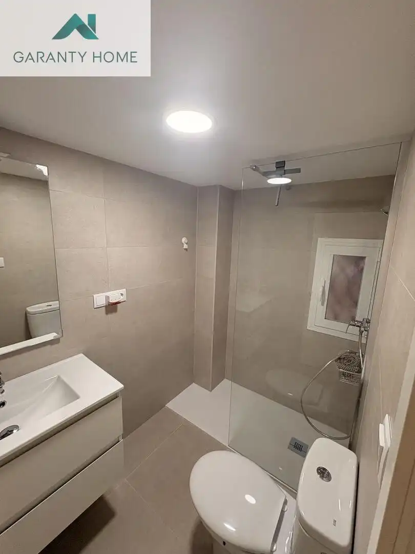 Bany de Casa o xalet de lloguer en Málaga amb Aire condicionat, Terrassa i Moblat