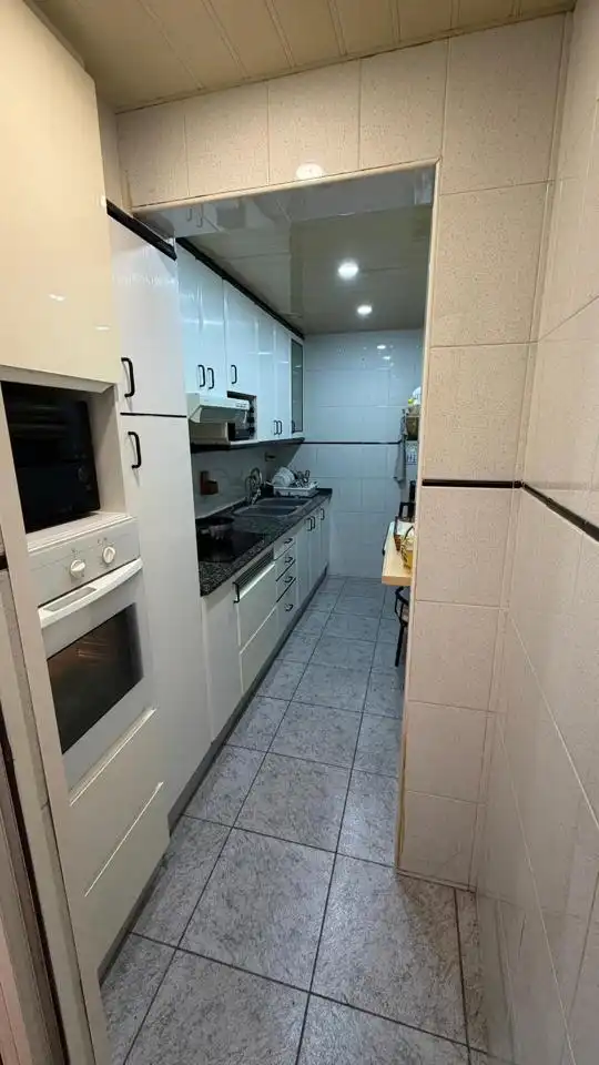 Cuina de Planta baixa en venda en Cornellà de Llobregat amb Aire condicionat