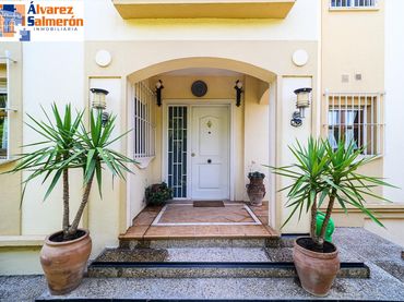 Chalet con piscina en venta en Cortijo del Aire