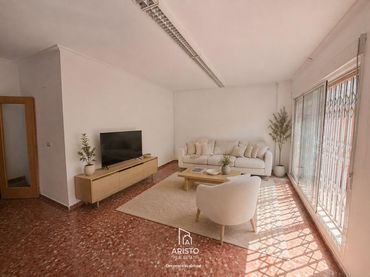Piso con balcón en venta en El Carmen