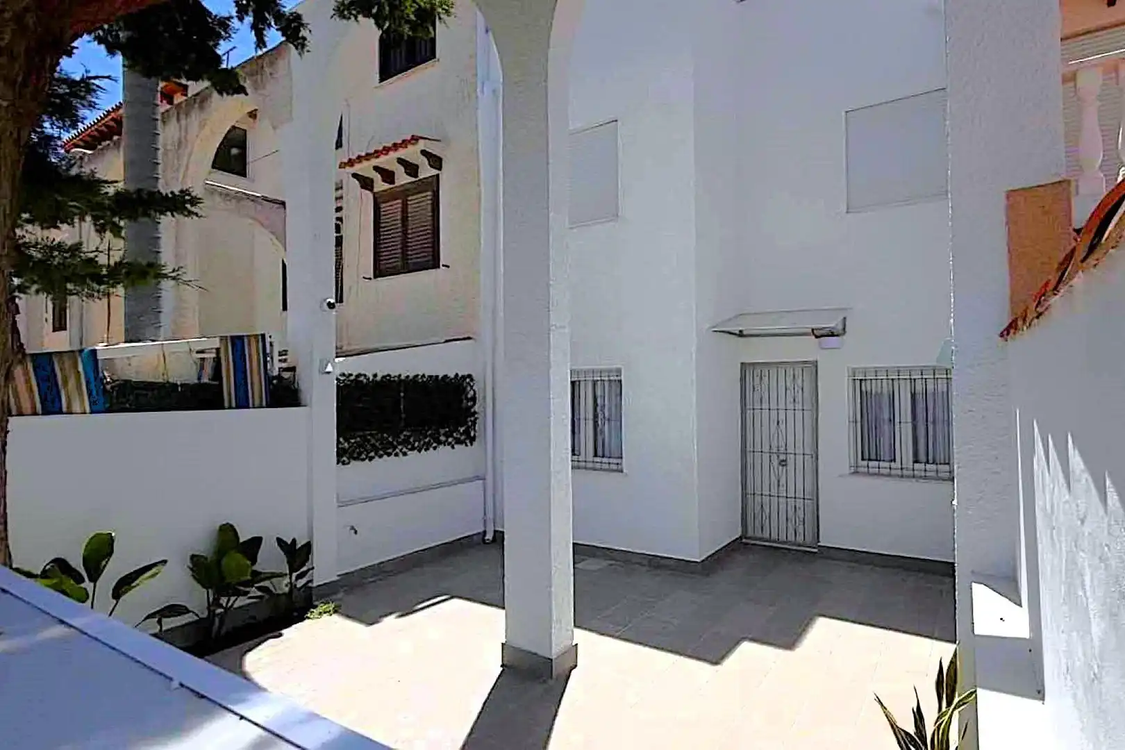 Adosado con terraza en venta en Calle C. Luxemburgo 4, imagen 2