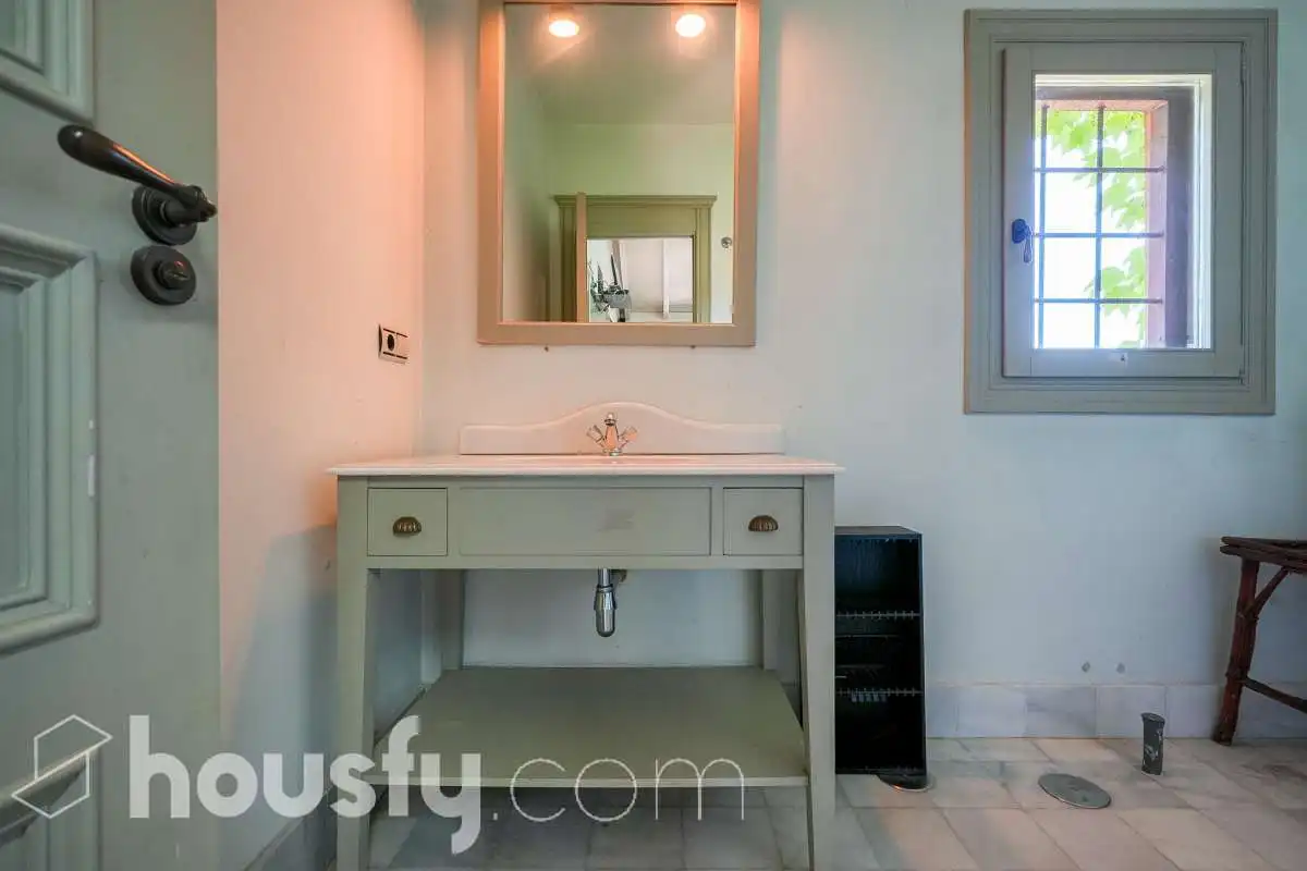 Bathroom of Houses for sale in Pozuelo de Alarcón  with Air Conditioner, Heating and Private garden