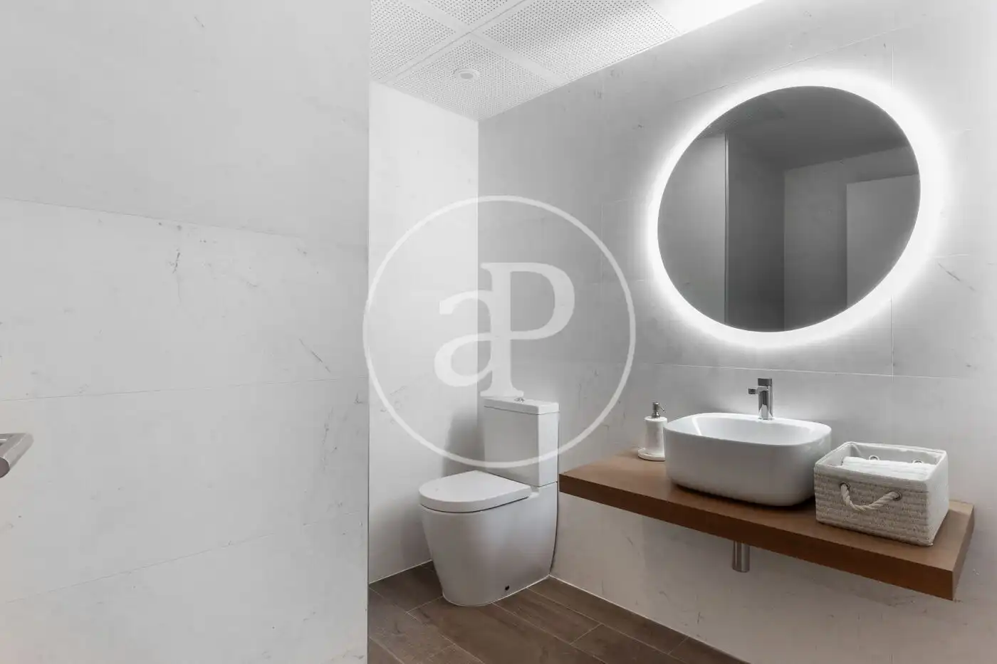 Baño de Piso en venta en Canals con Aire acondicionado, Calefacción y Jardín privado