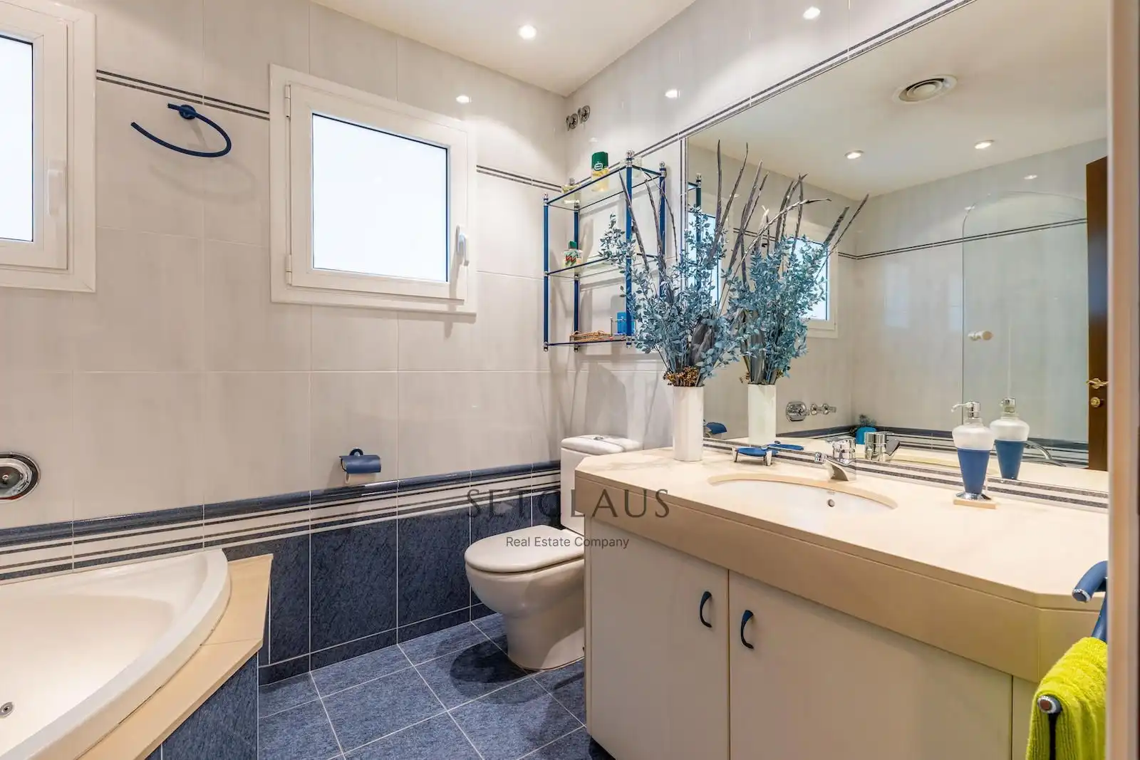 Badezimmer von Dachboden zum Verkauf in Badalona mit Heizung, Terrasse und Alarm