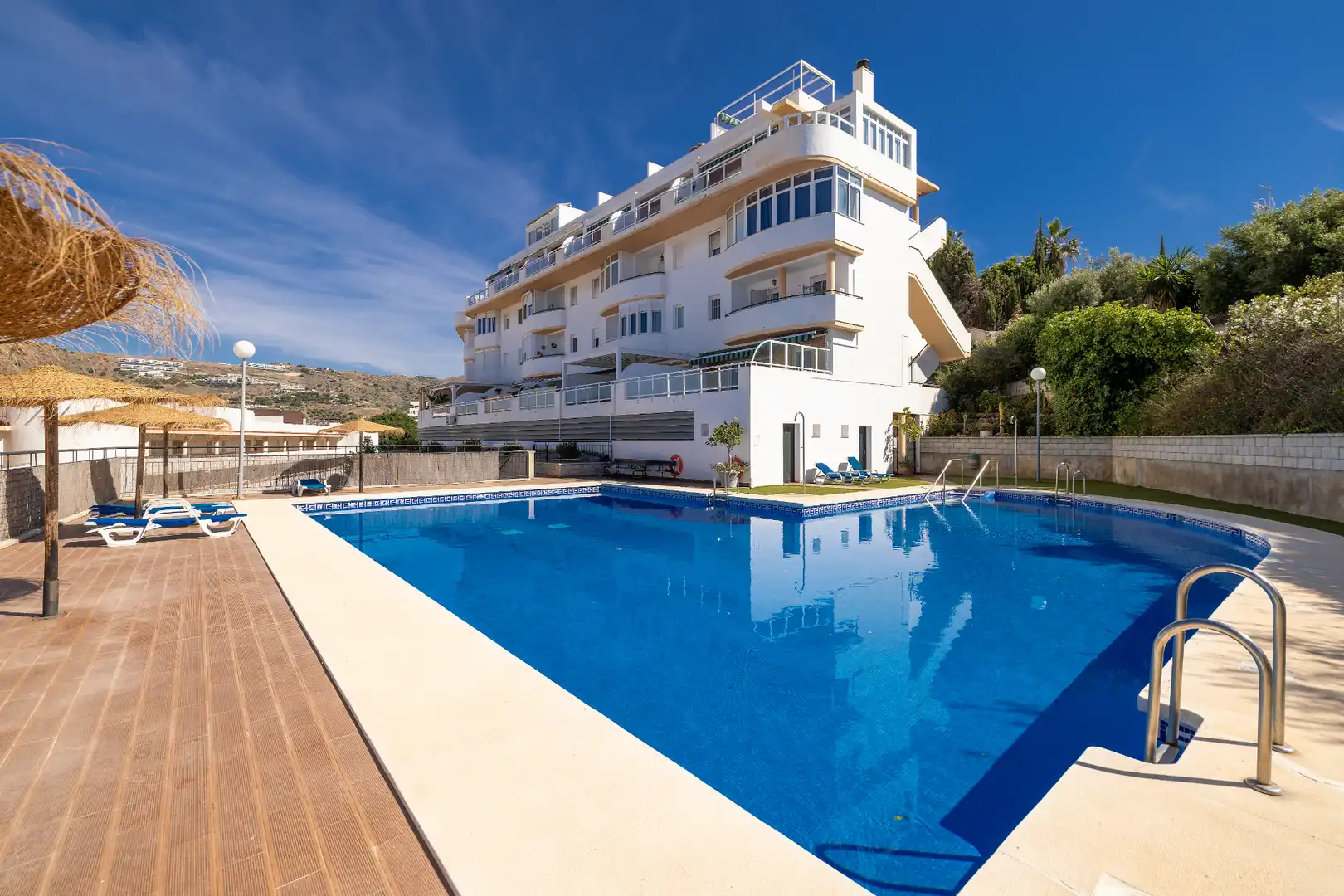 Piscina de Dúplex en venda en Rincón de la Victoria amb Aire condicionat, Calefacció i Jardí privat