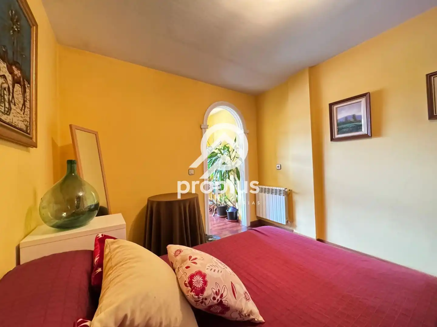 Schlafzimmer von Maisonette zum Verkauf in Llanes mit Heizung und Möbliert