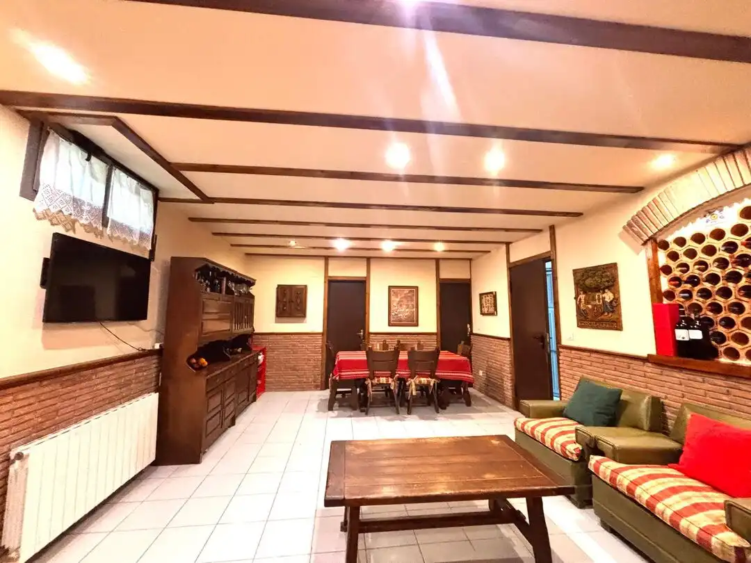 Wohnzimmer von Einfamilien-Reihenhaus zum Verkauf in Sopela mit Heizung, Privatgarten und Terrasse