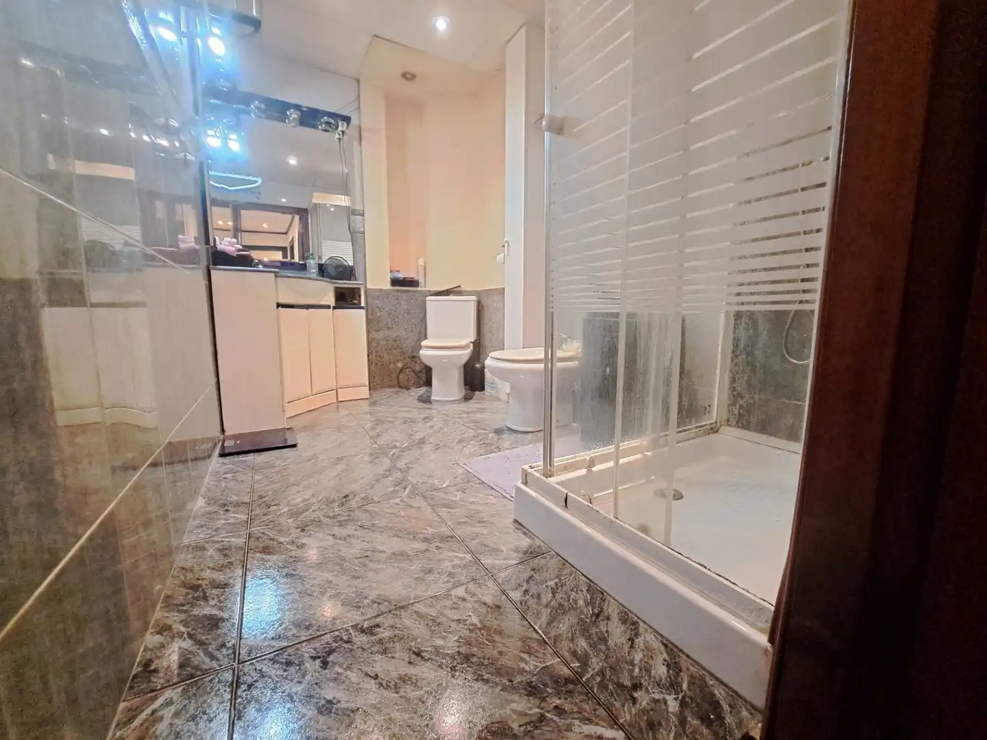 Badezimmer von Einfamilien-Reihenhaus zum Verkauf in Rubí mit Klimaanlage, Heizung und Terrasse