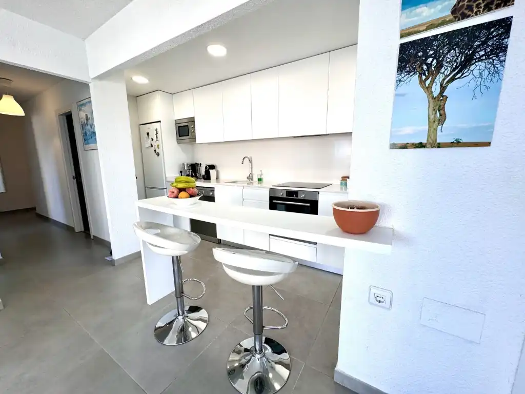 Cocina de Apartamento de alquiler en Benicasim / Benicàssim con Terraza, Amueblado y Horno