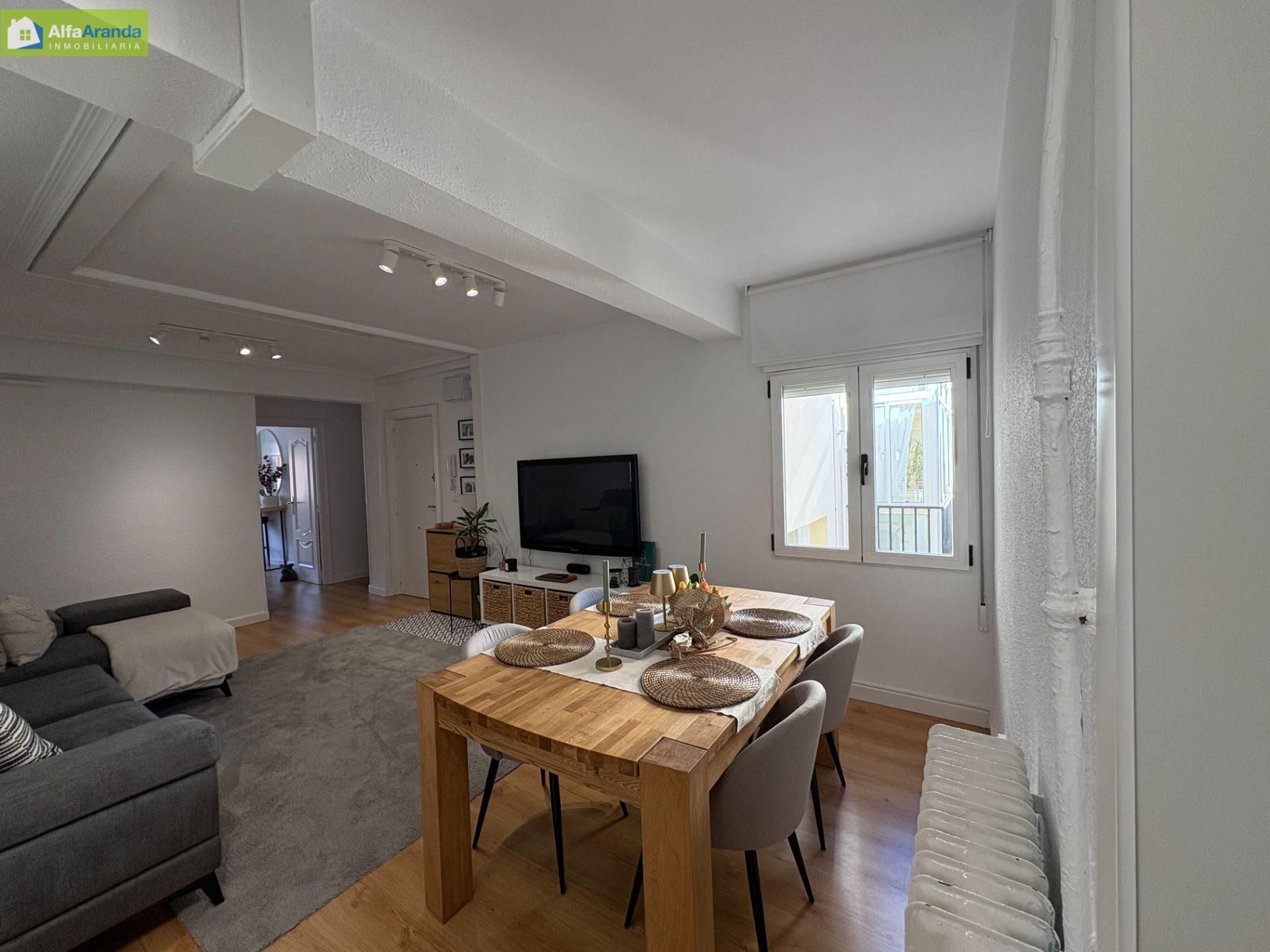 Comedor de Piso en venta en Aranda de Duero con Calefacción, Terraza y Trastero