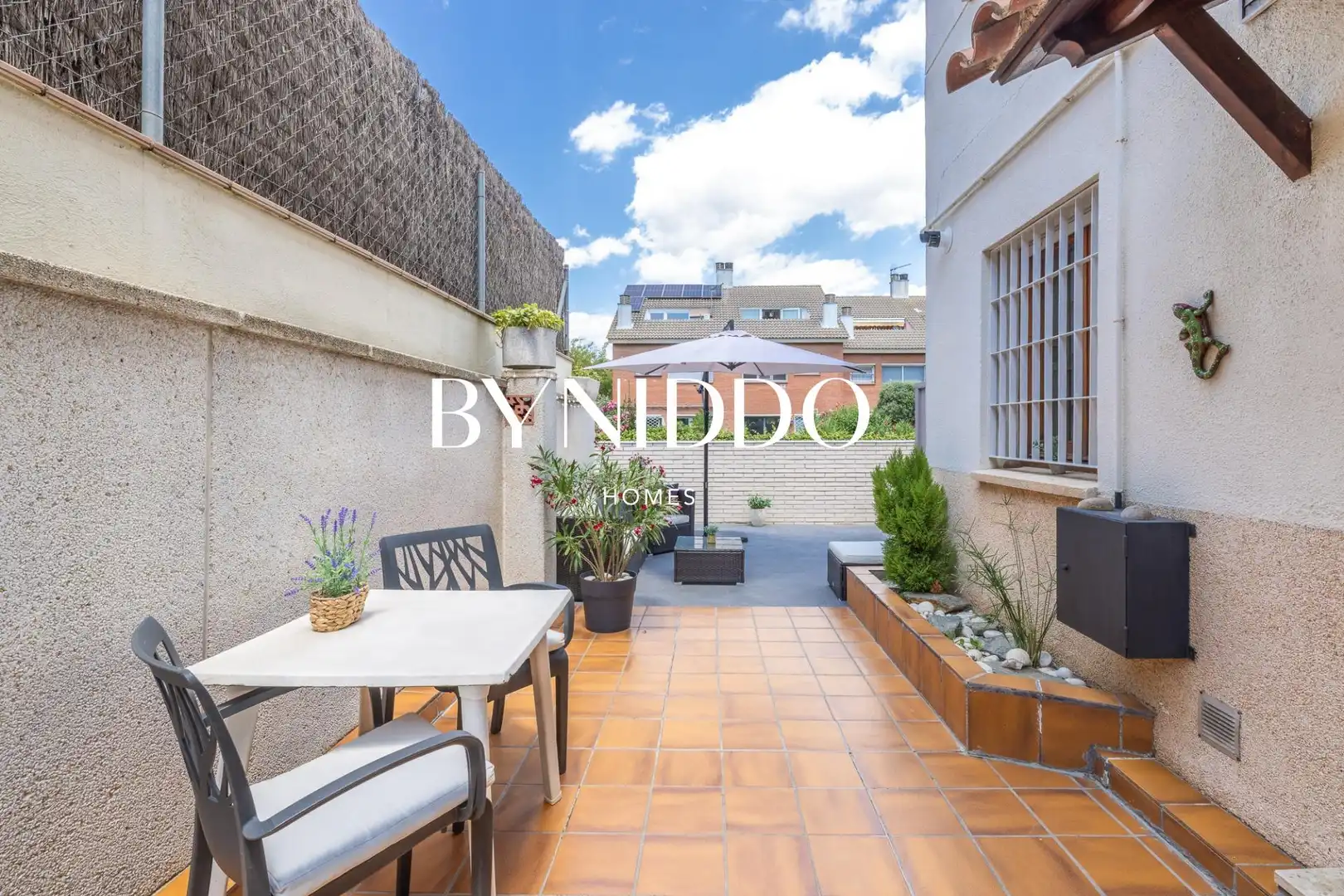 Terraza de Casa adosada en venta en Sant Cugat del Vallès con Aire acondicionado, Calefacción y Jardín privado