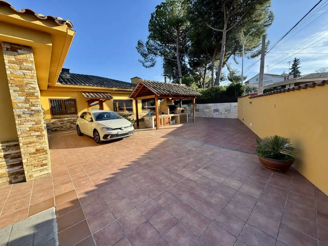 Vista exterior de Casa o xalet en venda en Cerdanyola del Vallès