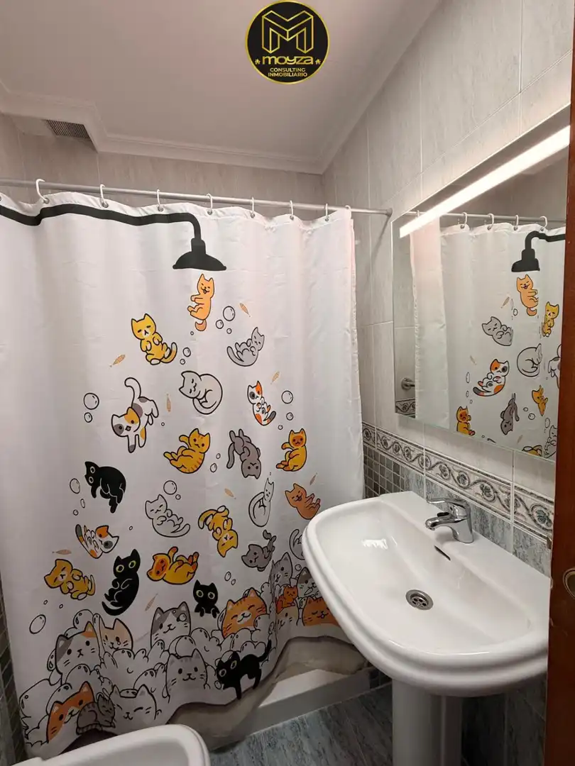 Baño de Piso de alquiler en Jaén con Aire acondicionado, Terraza y Balcón