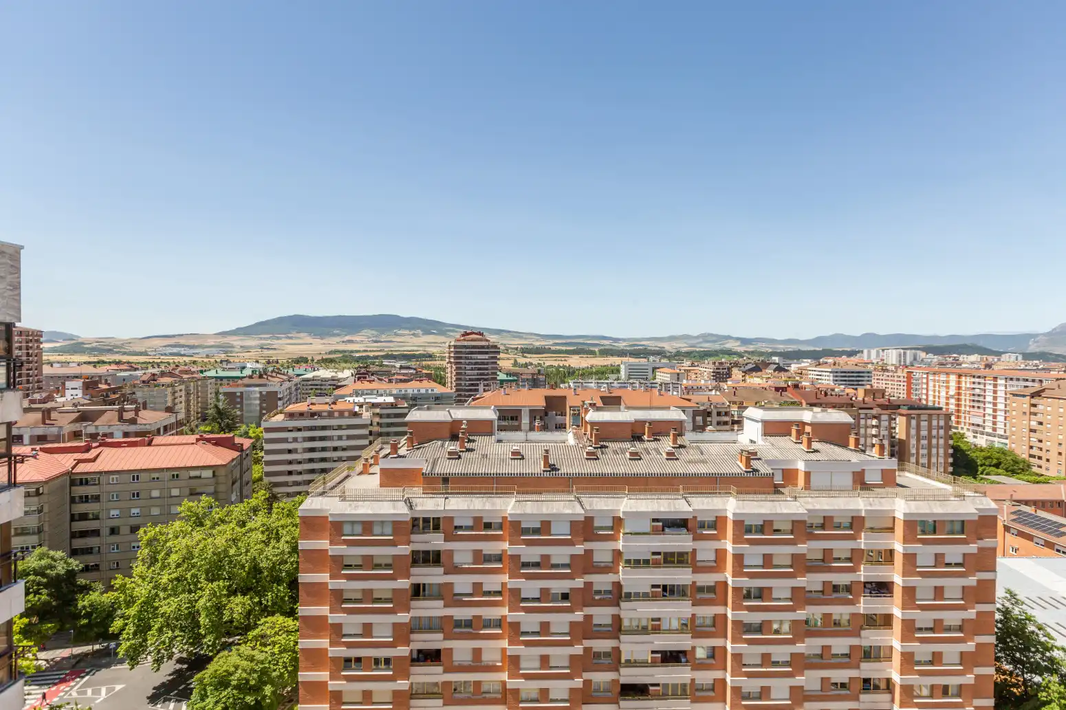 Vista exterior de Ático en venta en  Pamplona / Iruña con Parquet y Terraza