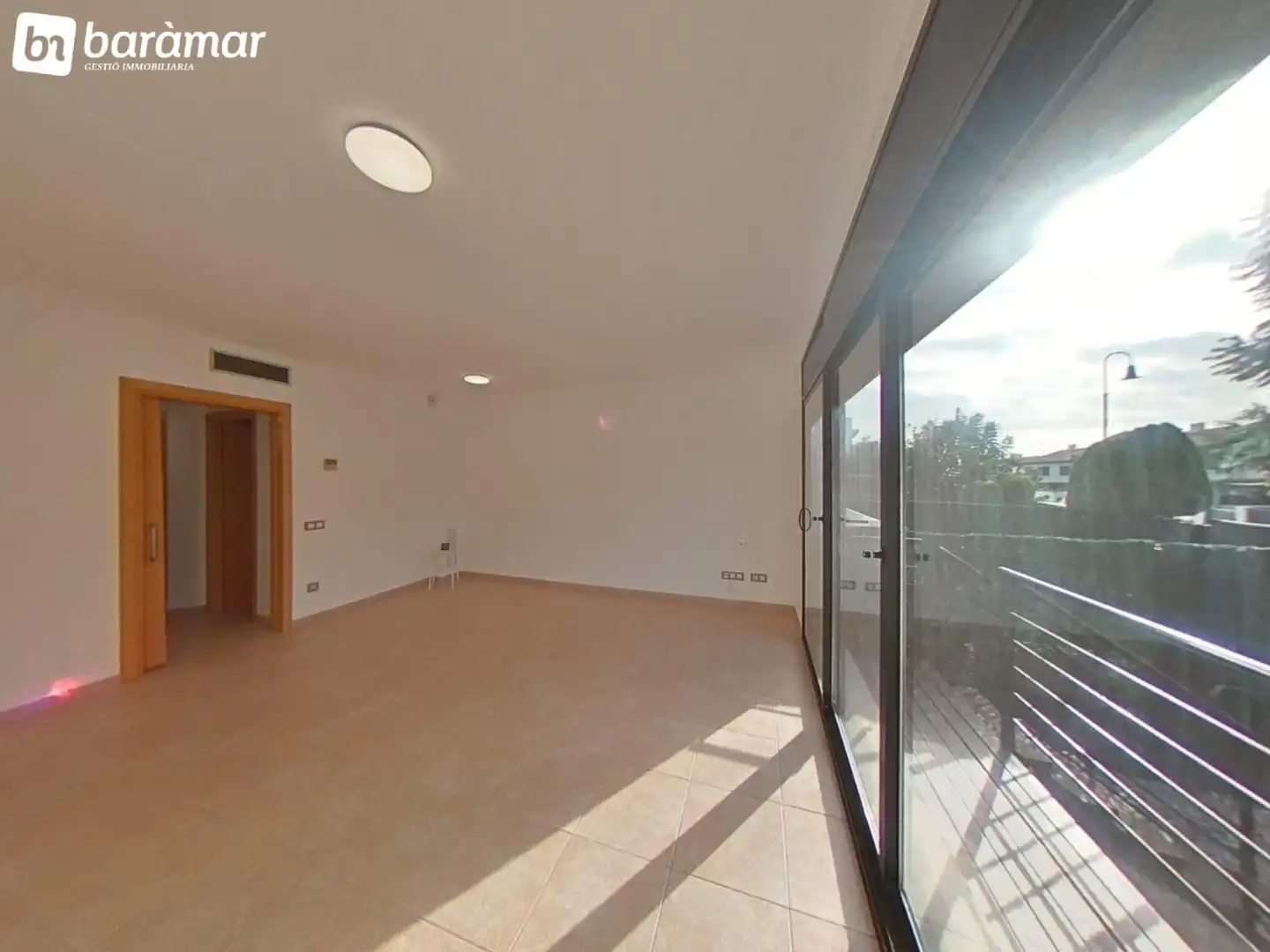 Sala de estar de Casa adosada en venta en Roda de Berà con Aire acondicionado, Calefacción y Jardín privado