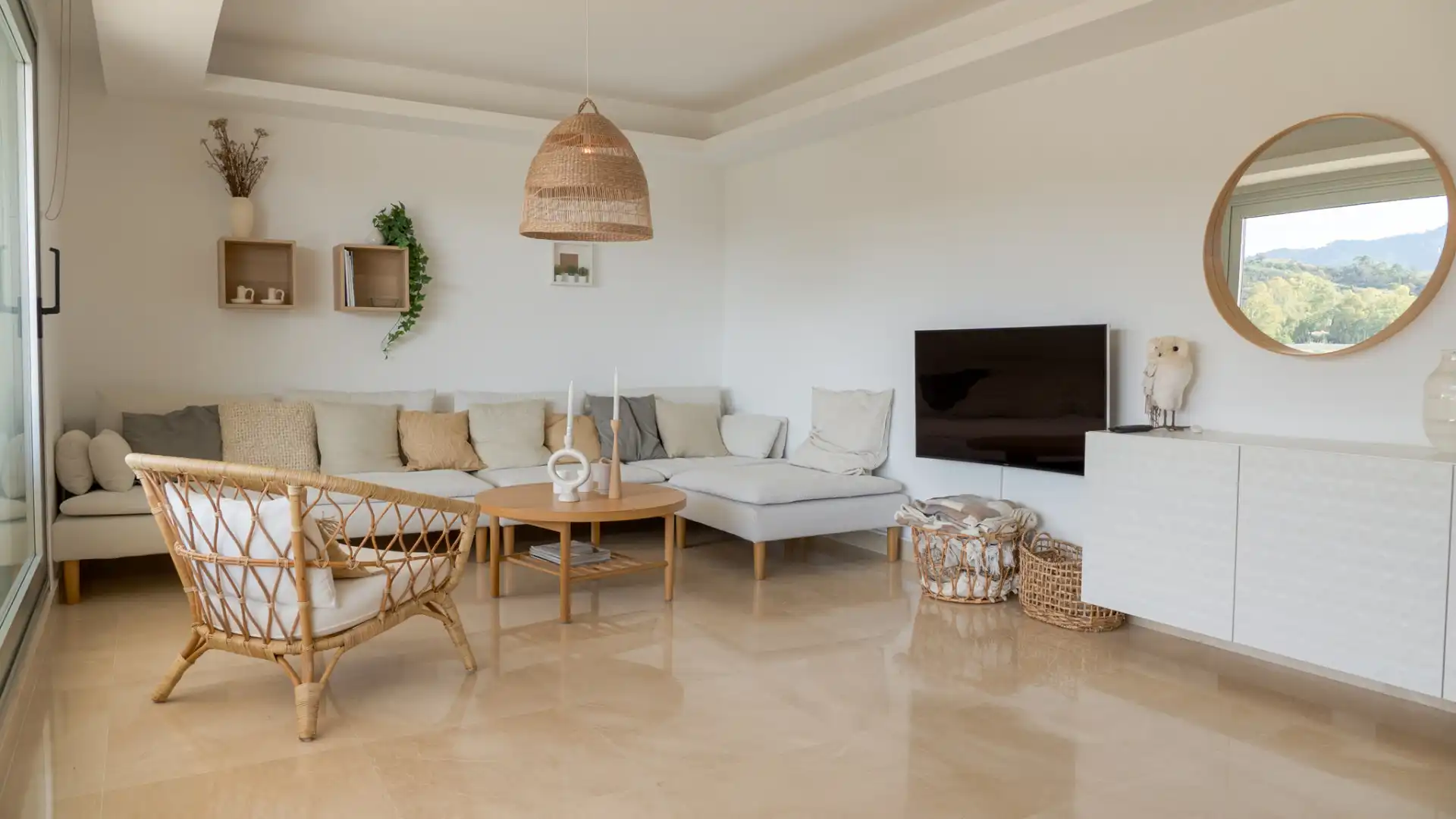 Sala de estar de Planta baja en venta en Benahavís con Aire acondicionado, Terraza y Trastero