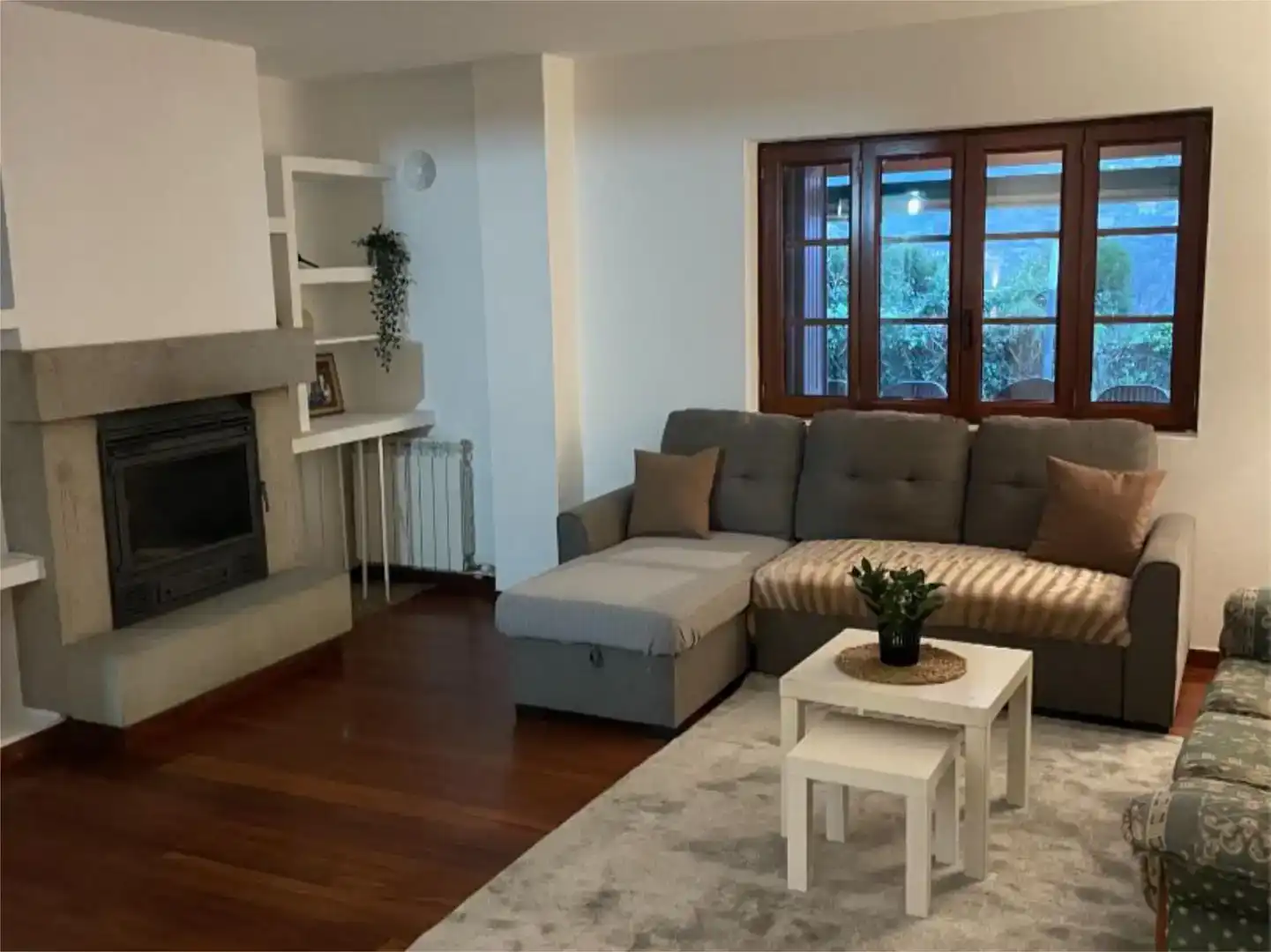 Wohnzimmer von Wohnung zur Miete in Vilaboa mit Privatgarten, Parkett und Schwimmbad